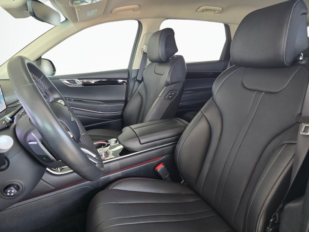 Used 2025 Genesis GV80 2.5T Standard AWD/4WD image 12