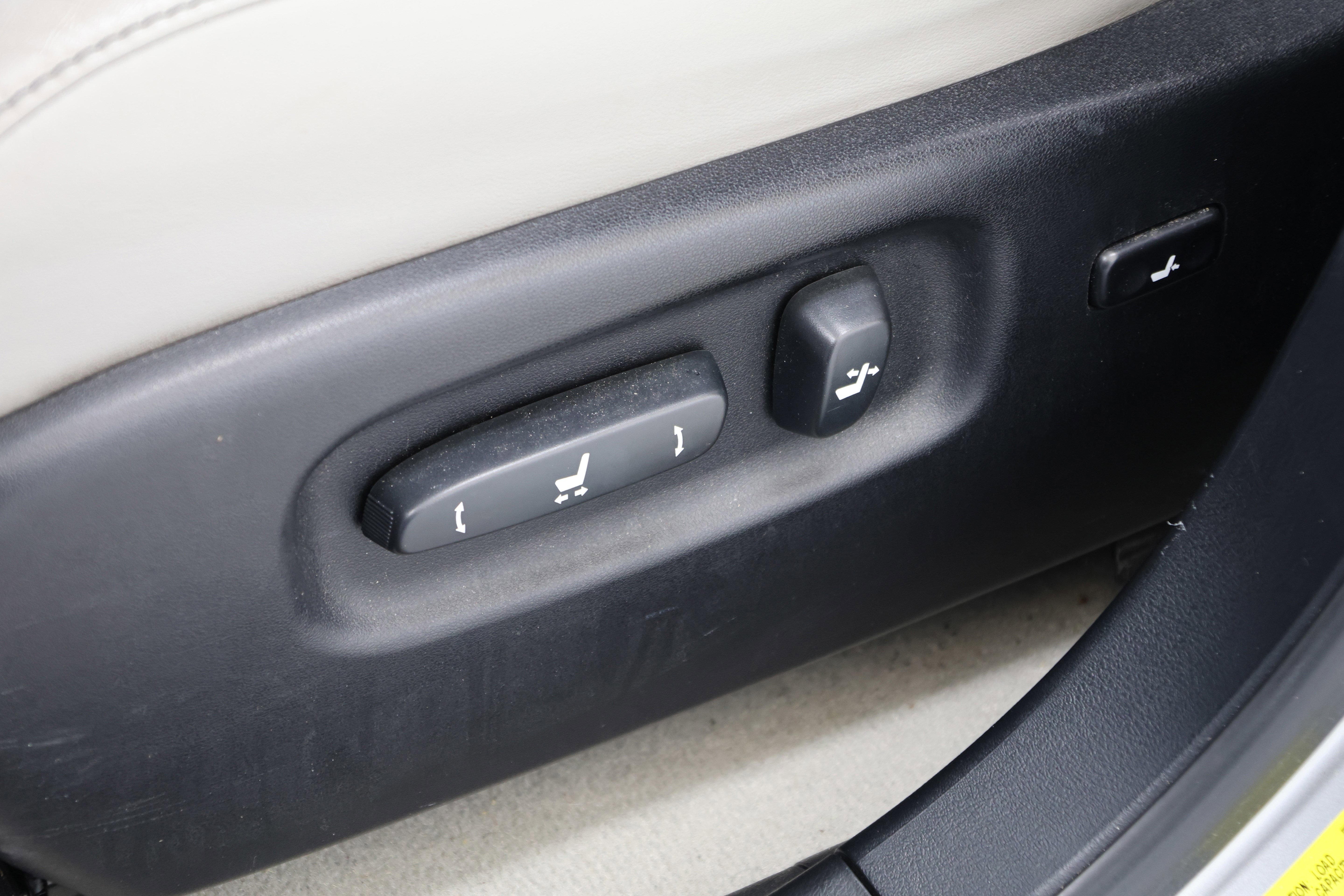 Used 2013 Lexus RX 350 w/ Navigation Pkg image 32