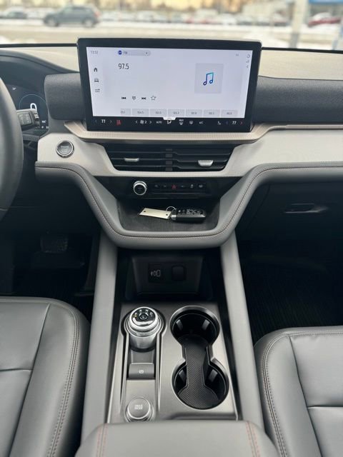 Used 2026 Ford Explorer Active w/ Active Comfort Package image 16