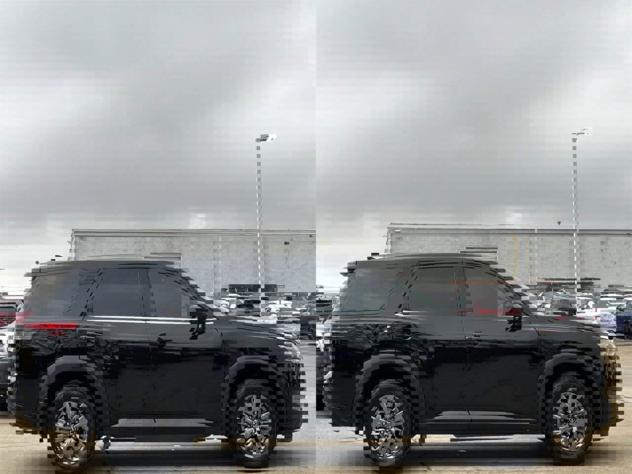 Used 2024 Nissan Pathfinder S w/ Cargo Package image 3