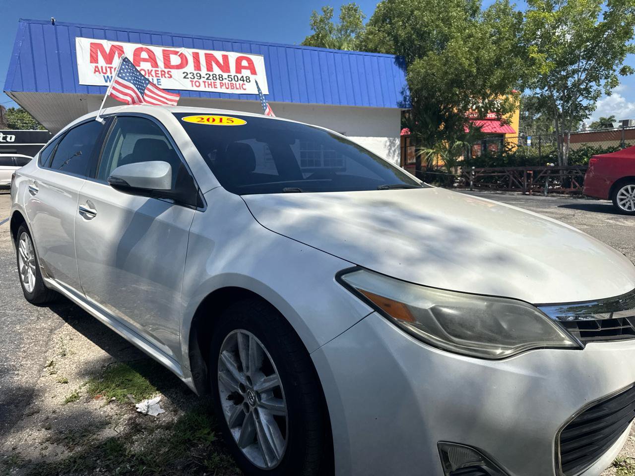 Used 2015 Toyota Avalon XLE FWD image 2