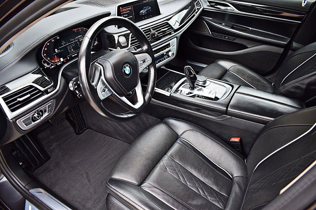 Used 2022 BMW 740i RWD image 16