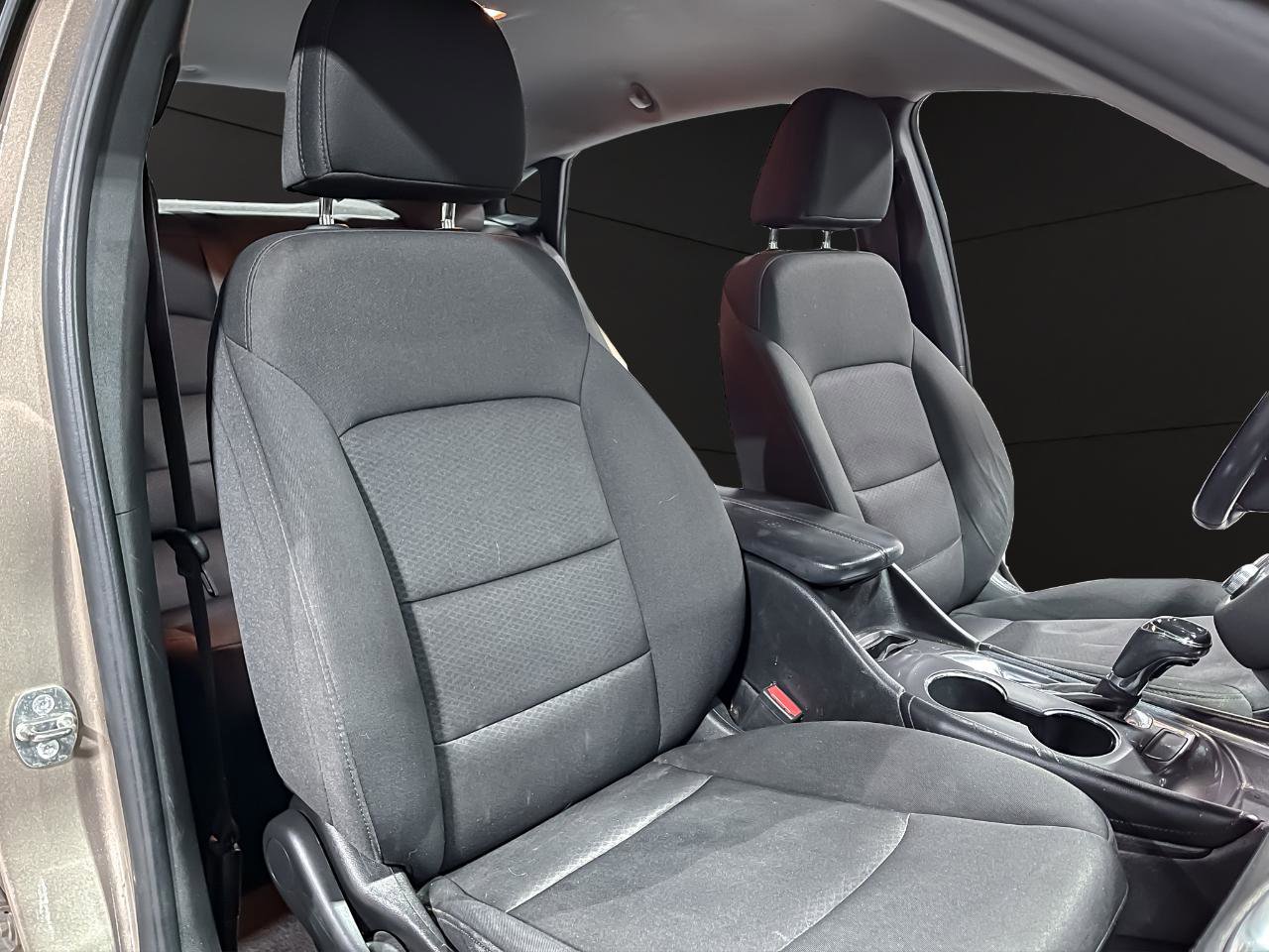 Used 2018 Chevrolet Malibu LT image 16