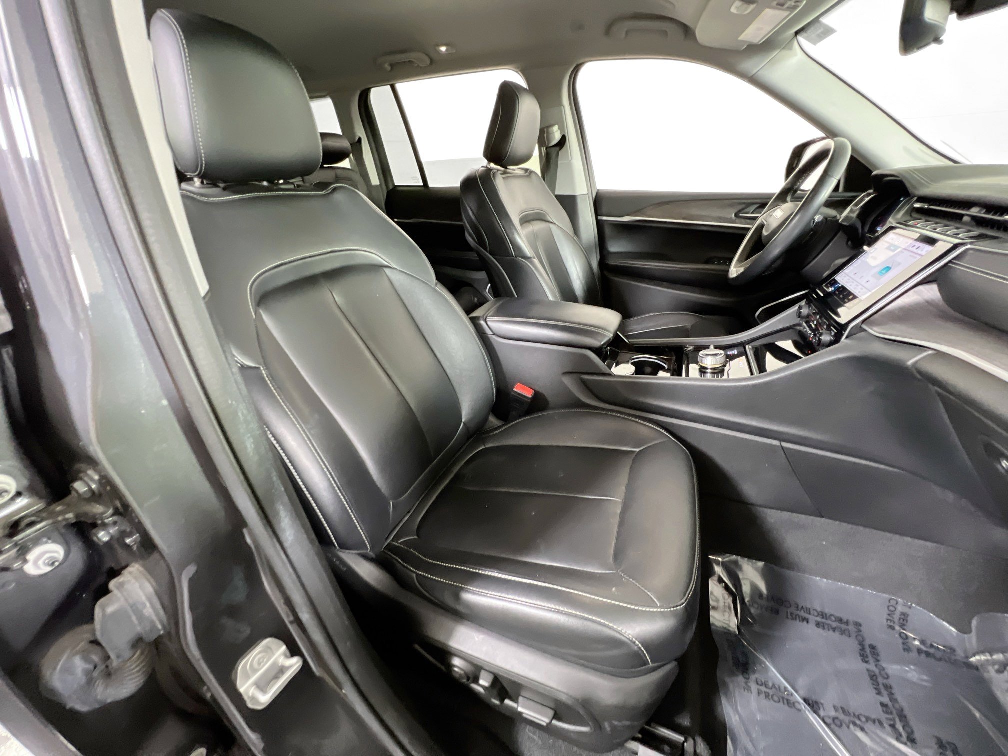 Used 2022 Jeep Grand Cherokee Limited image 25