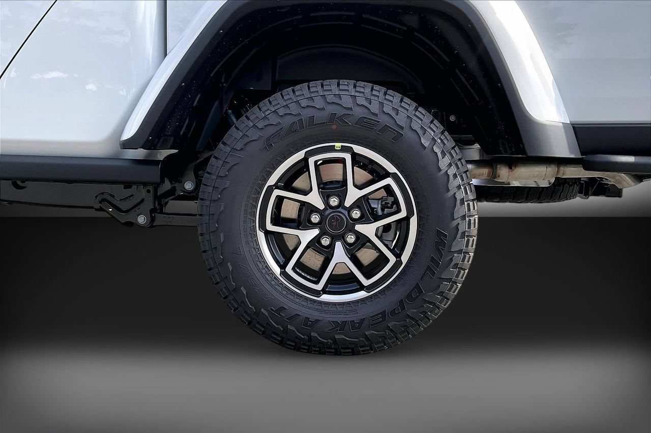 New 2026 Jeep Gladiator Rubicon w/ Steel Power Dome Hood Package AWD/4WD image 31
