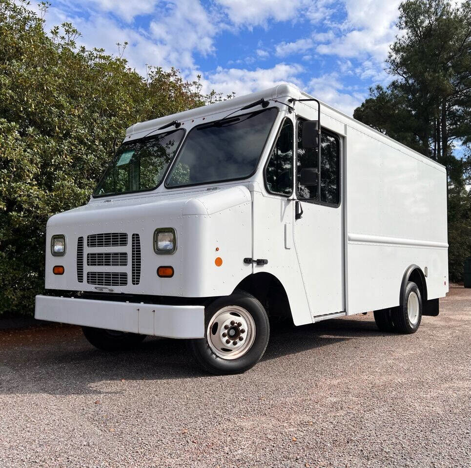 Used 2014 Ford E-350 and Econoline 350 Super Duty w/ A/C Prep Package image 2