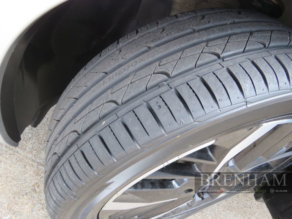 Used 2024 Nissan Versa SR image 11