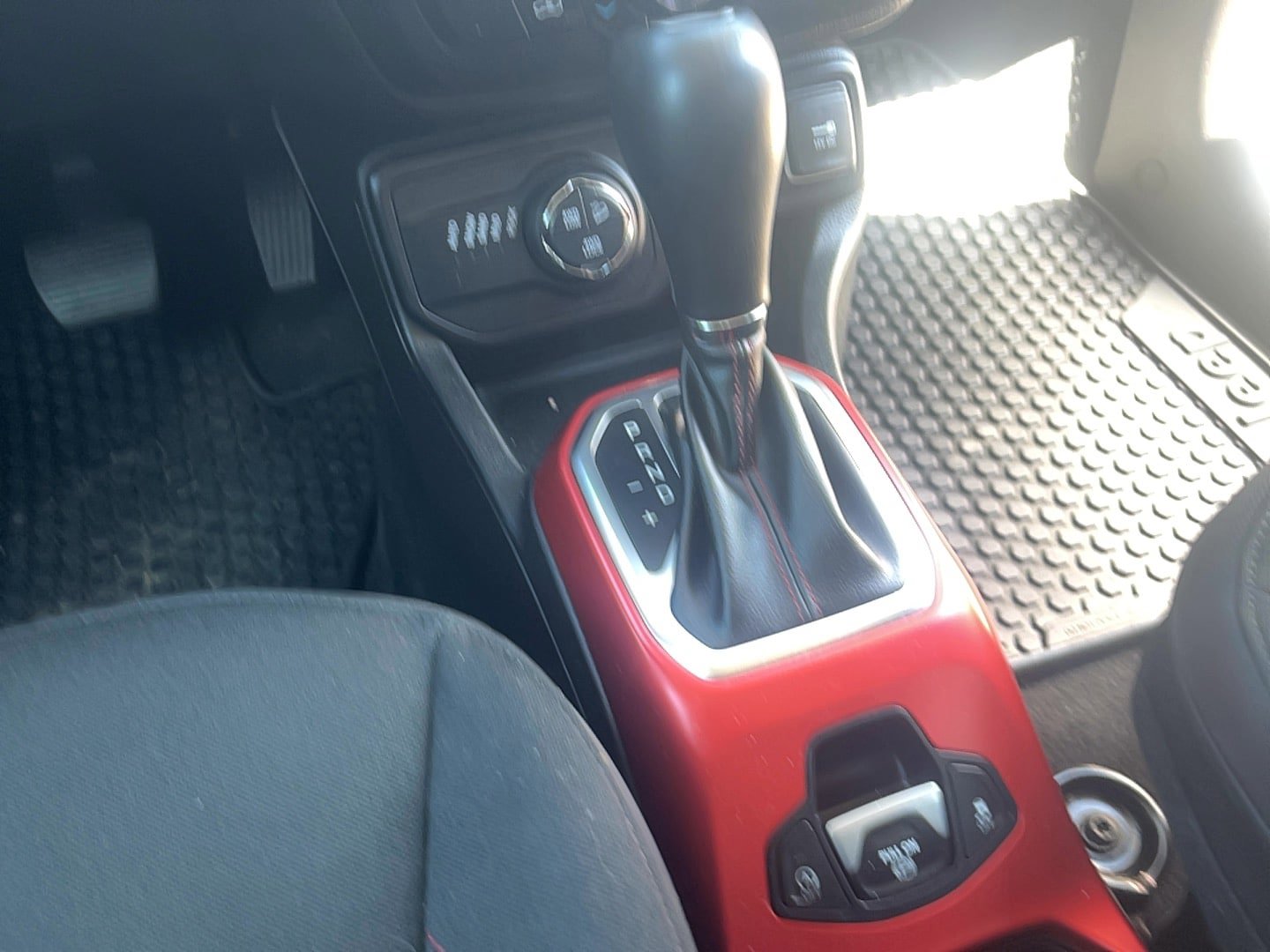 Used 2019 Jeep Renegade Trailhawk w/ LED Lighting Group AWD/4WD image 19