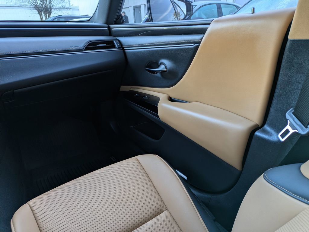 Used 2023 Lexus ES 350 w/ Accessory Package (Z2) image 20