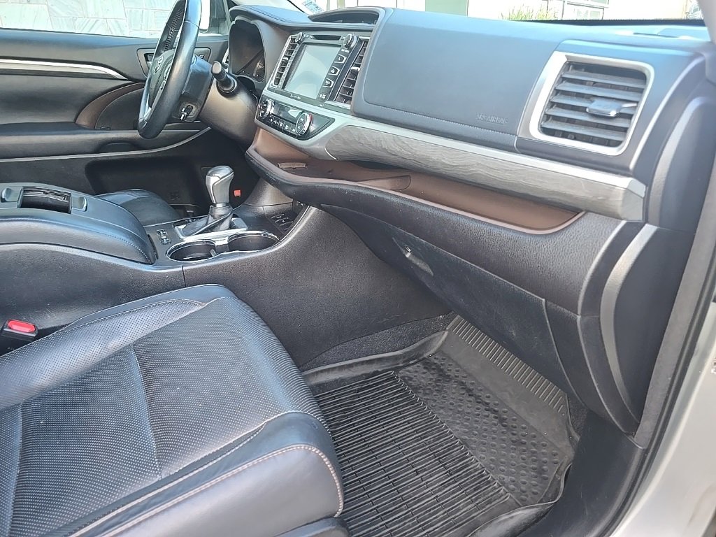 Used 2018 Toyota Highlander Limited image 14