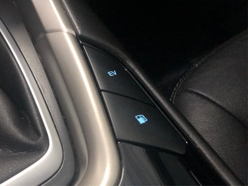 Used 2014 Ford Fusion Energi SE FWD image 26