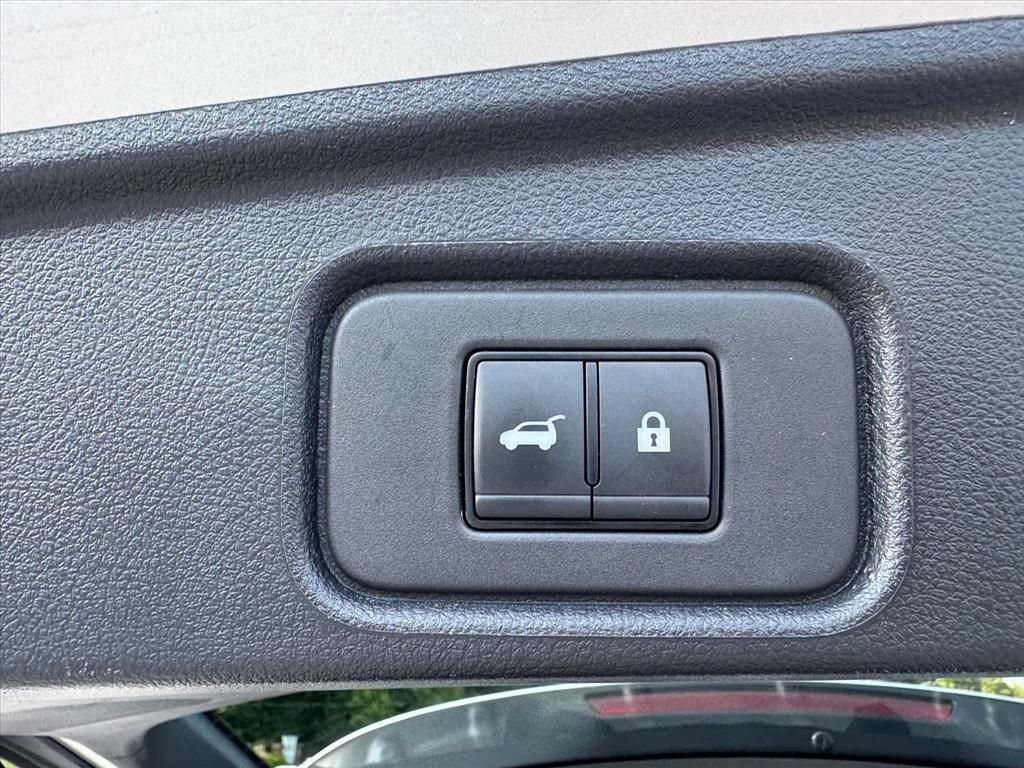 Certified 2025 Nissan Pathfinder SV FWD image 11