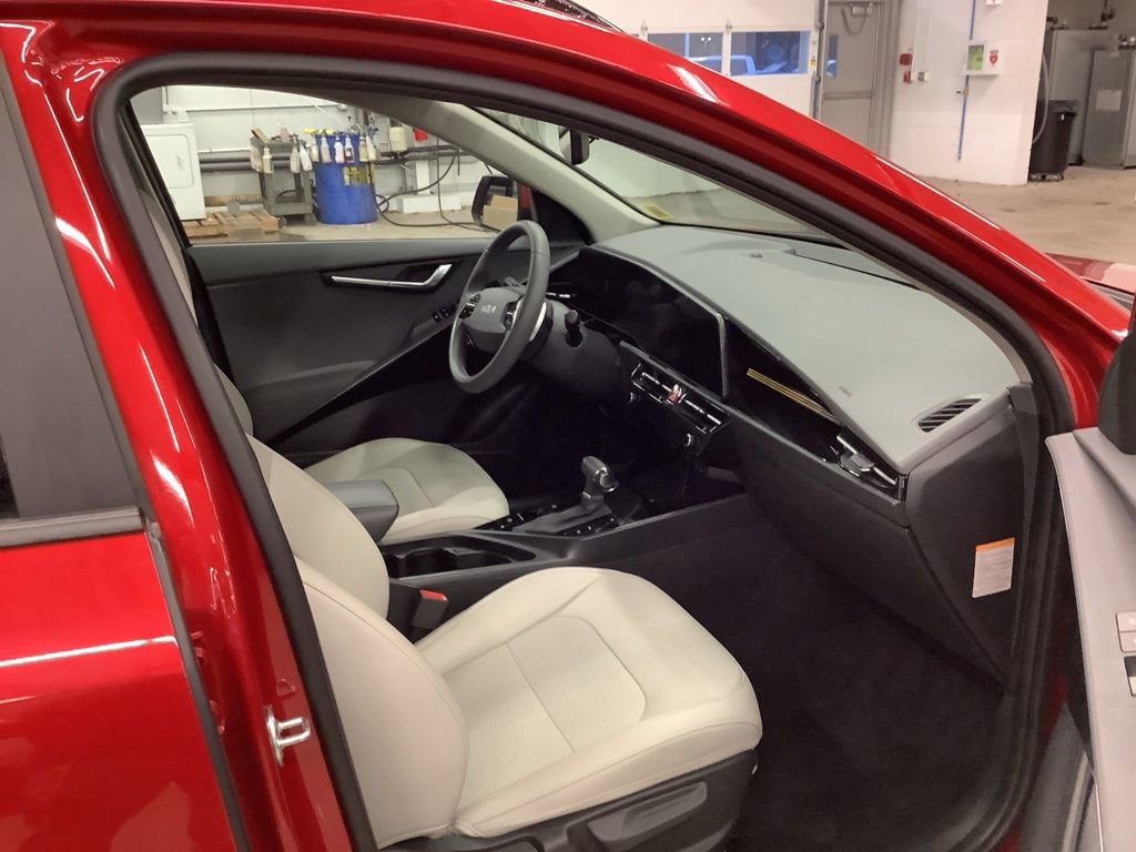 Certified 2025 Kia Niro EX FWD image 14