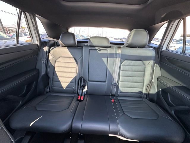Used 2025 Volkswagen Atlas Cross Sport SEL R-Line image 33