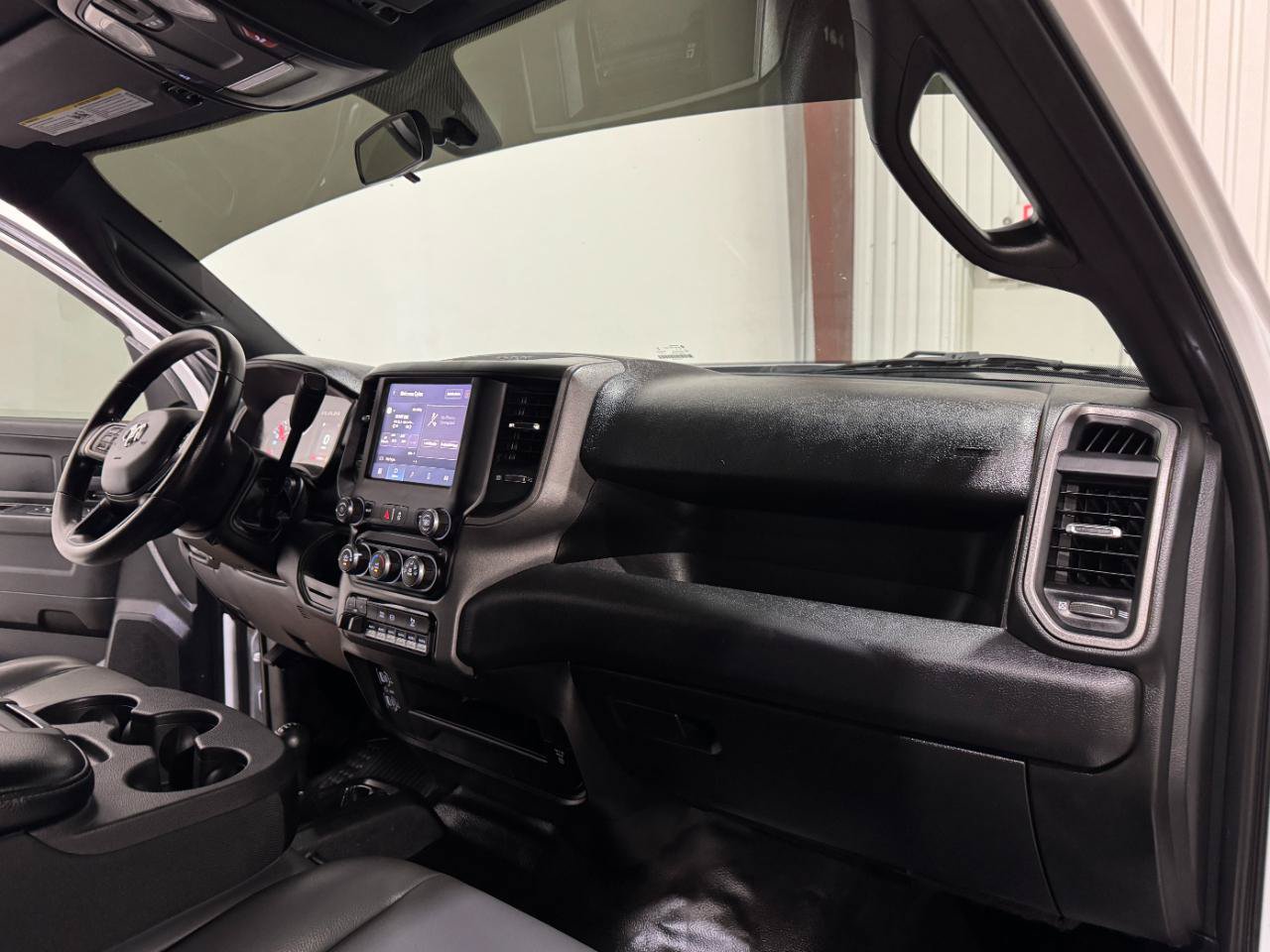 Used 2022 RAM 3500 Tradesman w/ Chrome Appearance Group AWD/4WD image 11