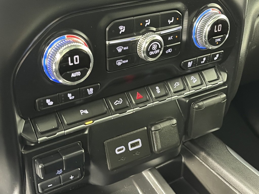 Used 2022 GMC Sierra 3500 SLT w/ SLT Premium Package image 21