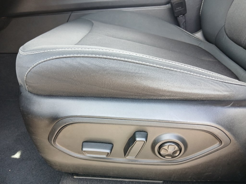 Used 2023 Jeep Grand Cherokee Laredo RWD image 11