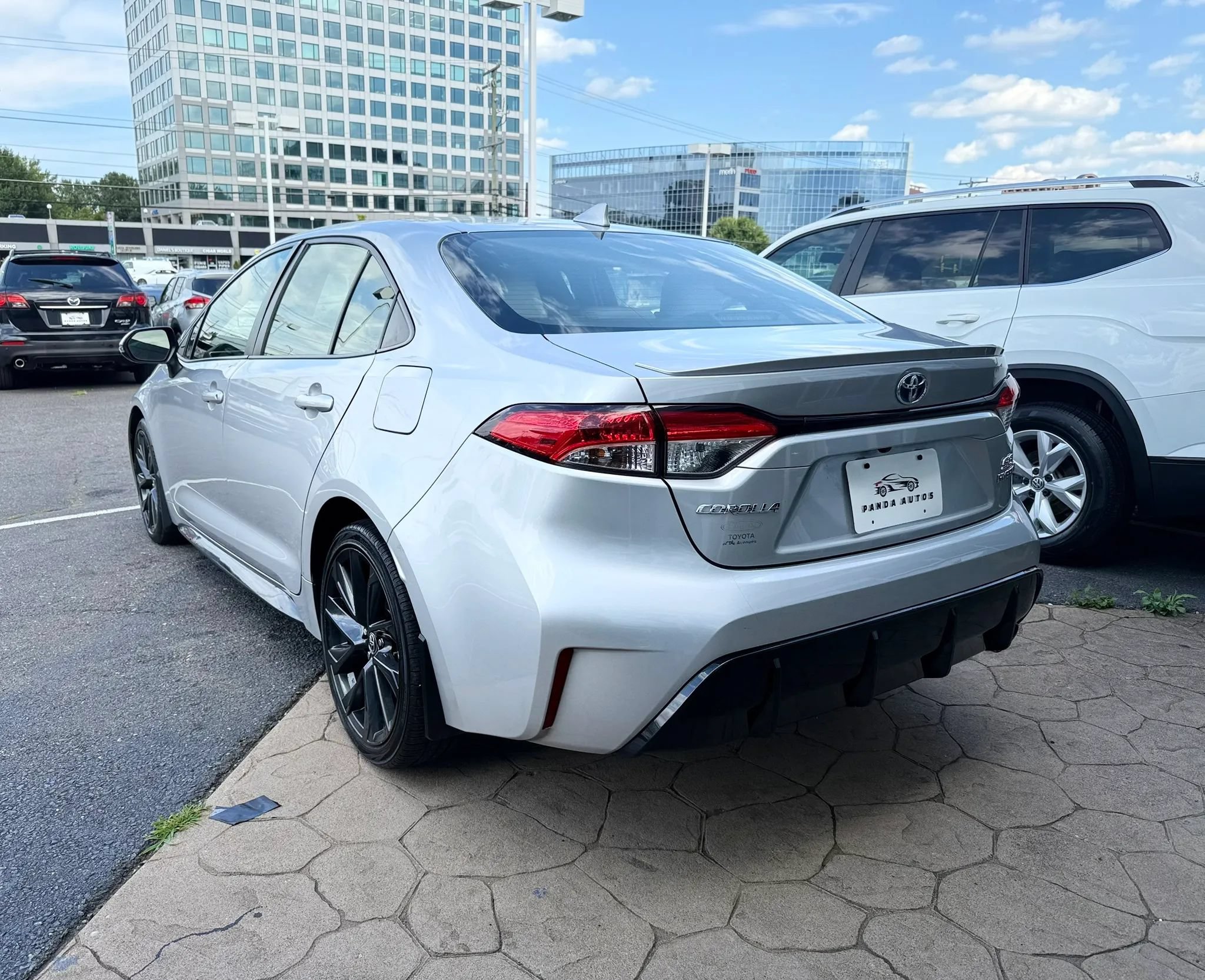 Used 2023 Toyota Corolla SE FWD image 5