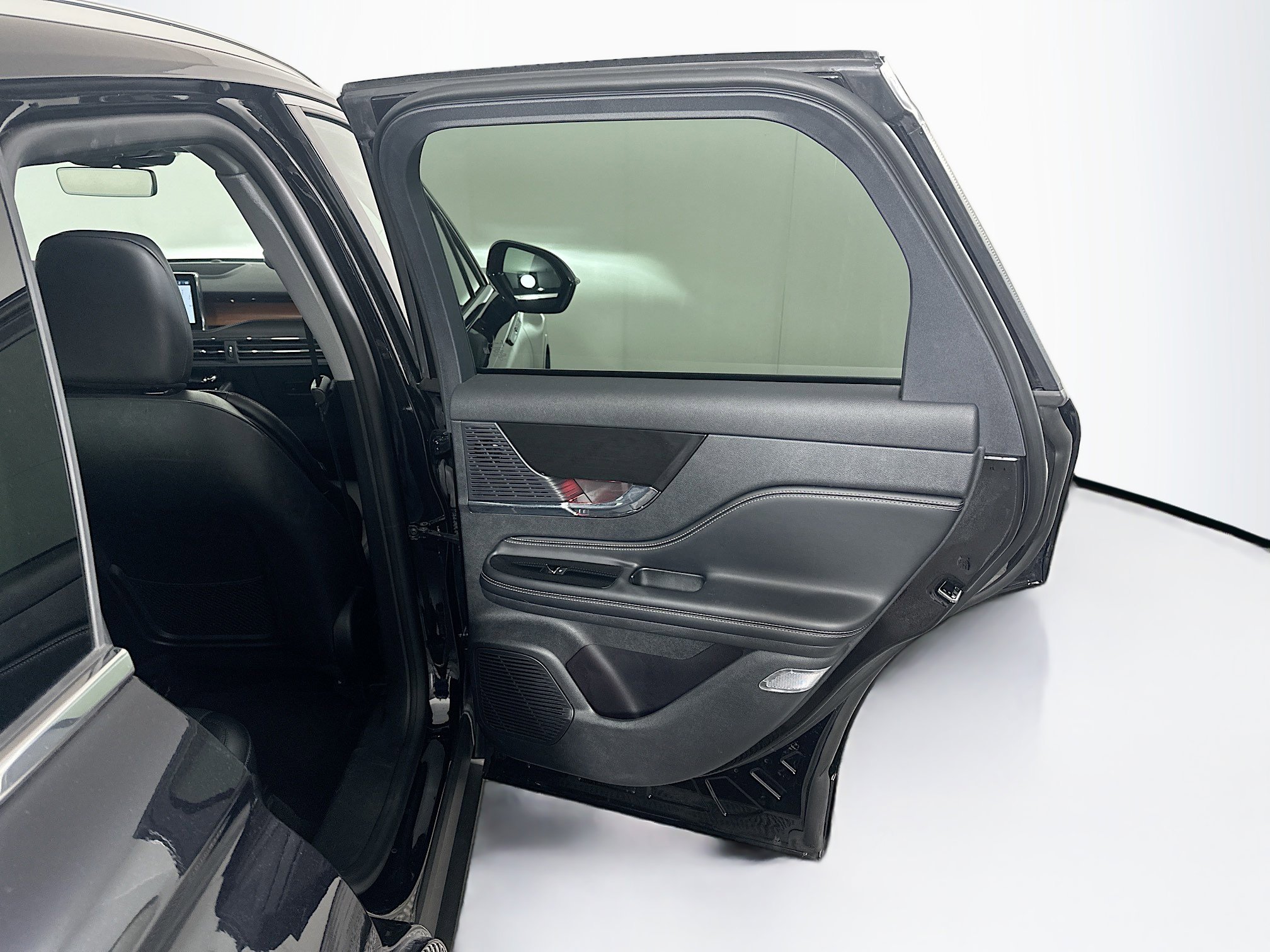 Used 2022 Lincoln Corsair Reserve image 32