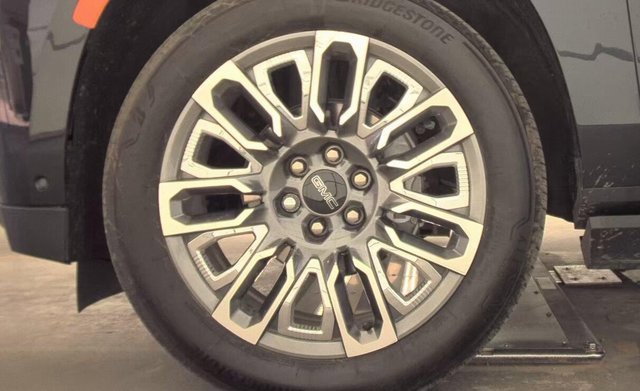 Used 2024 GMC Yukon XL Denali Ultimate image 5