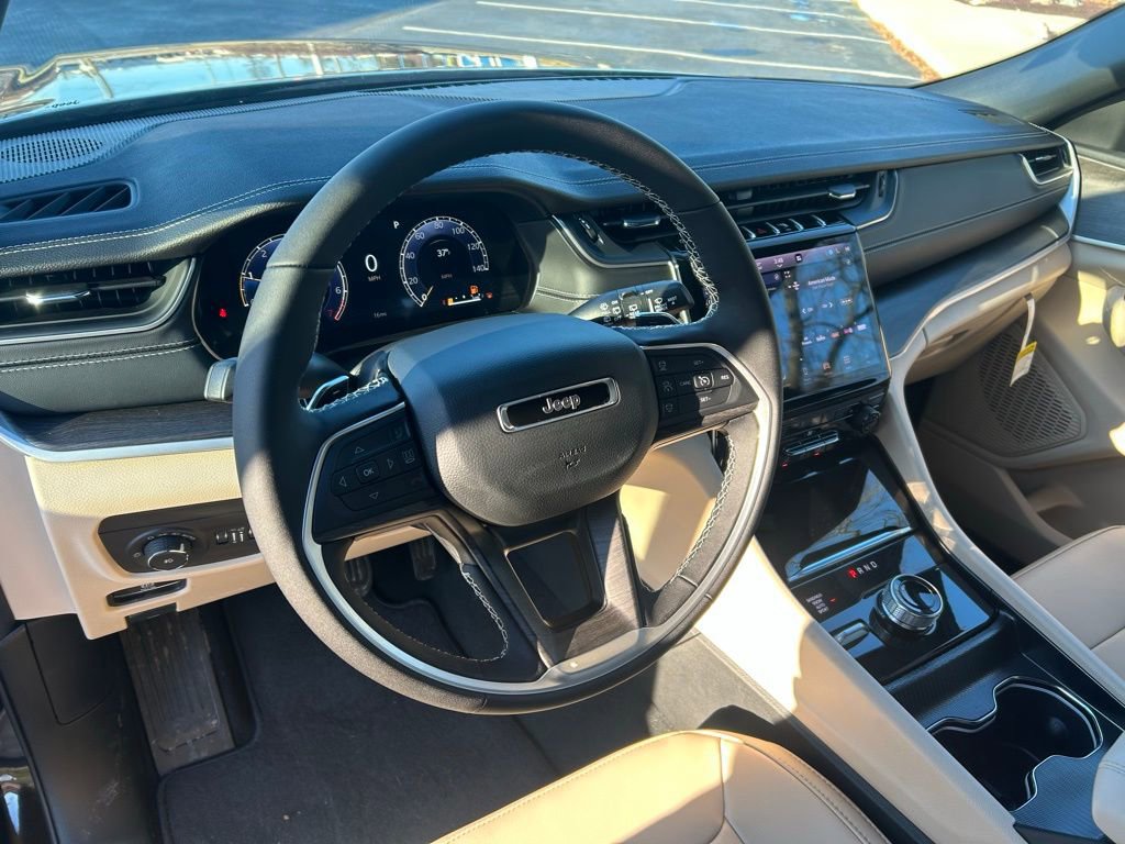 New 2025 Jeep Grand Cherokee Limited image 2