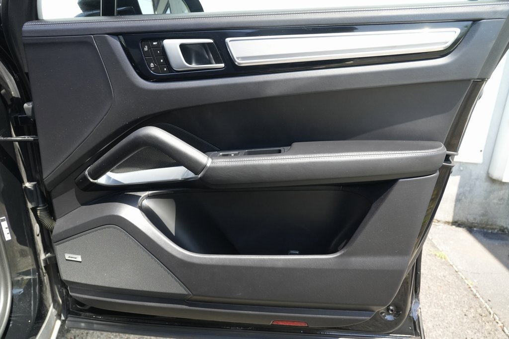 Used 2022 Porsche Cayenne Turbo image 37