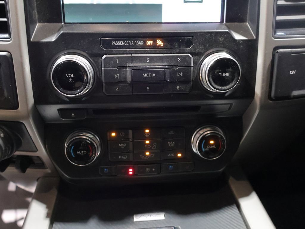 Used 2018 Ford F150 Lariat w/ Equipment Group 502A Luxury image 28