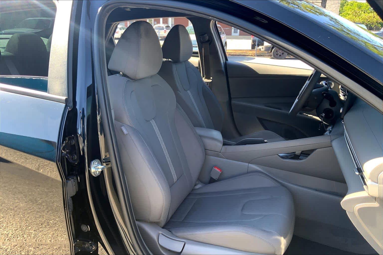 Used 2024 Hyundai Elantra SE FWD image 9
