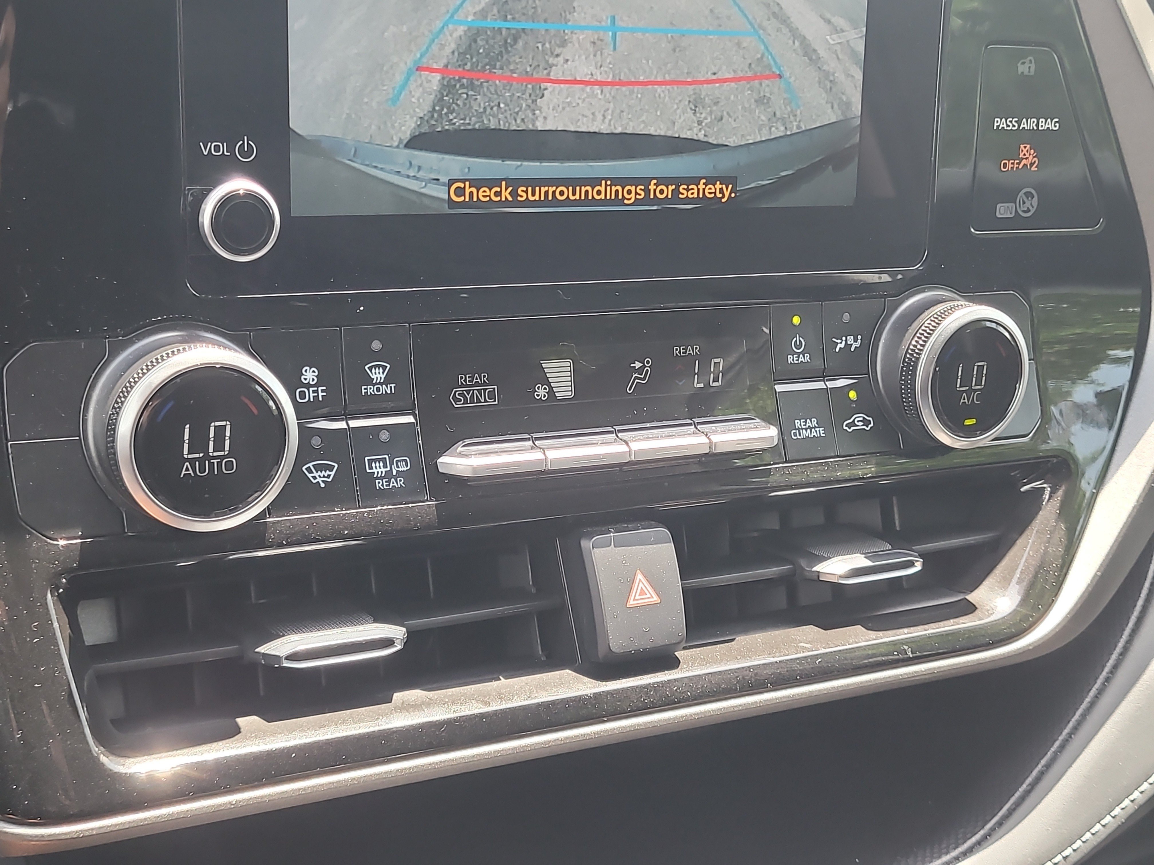 Used 2025 Toyota Highlander LE FWD image 26