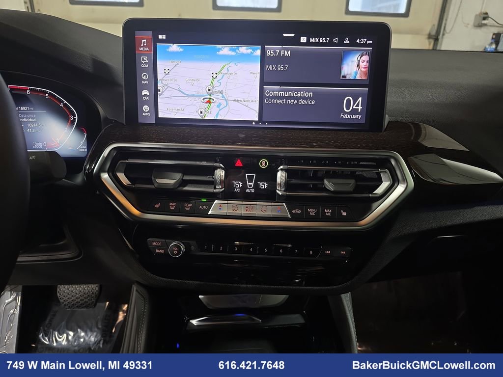 Used 2025 BMW X4 xDrive30i image 21