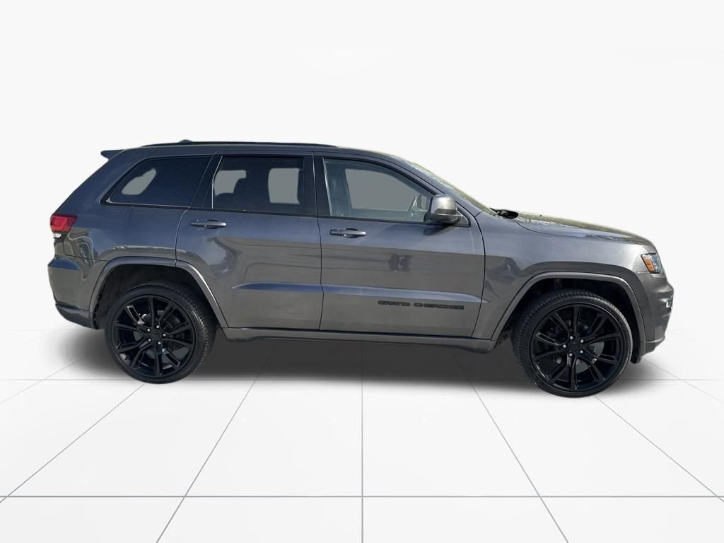 Used 2018 Jeep Grand Cherokee Altitude image 10