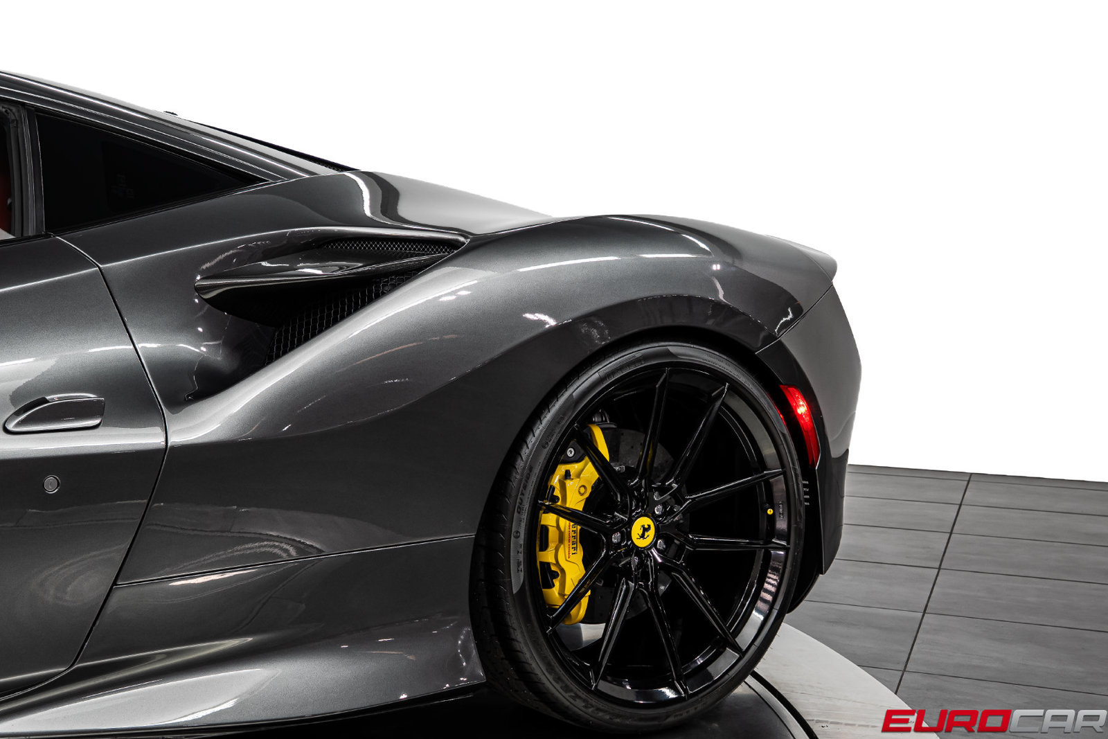 Used 2020 Ferrari F8 Tributo RWD image 21