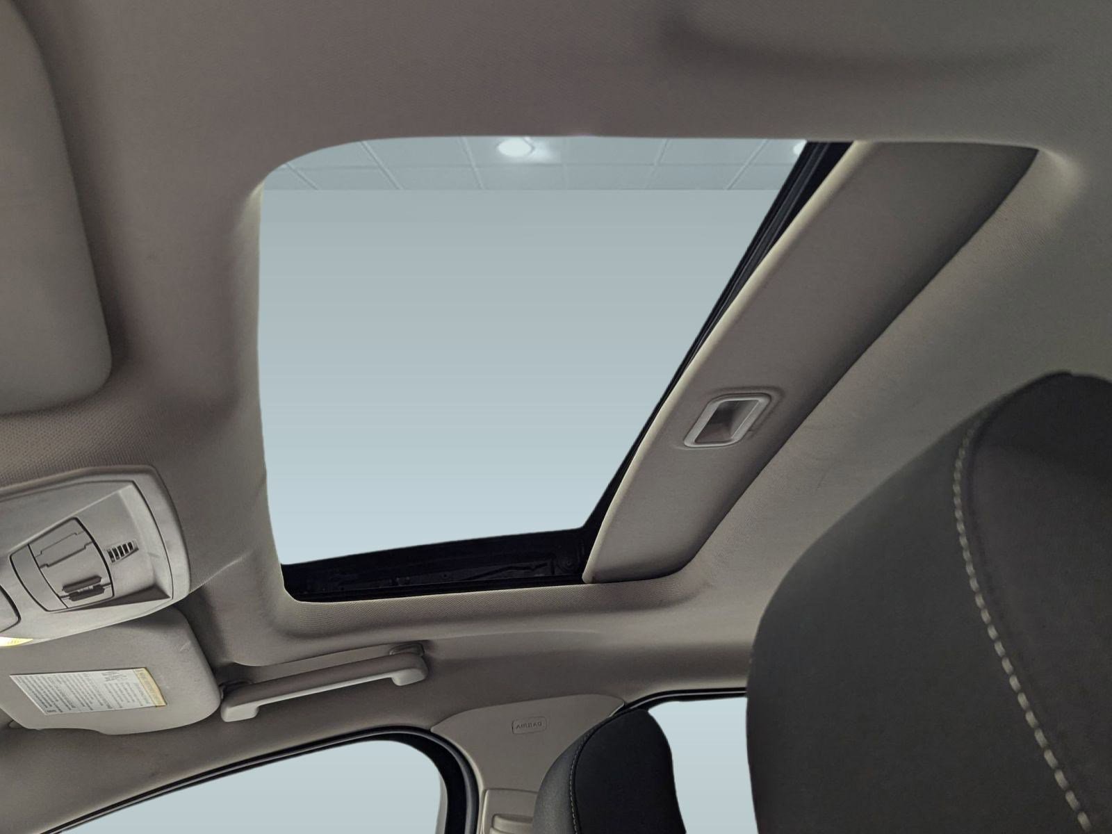 Used 2017 Ford Focus SEL image 10