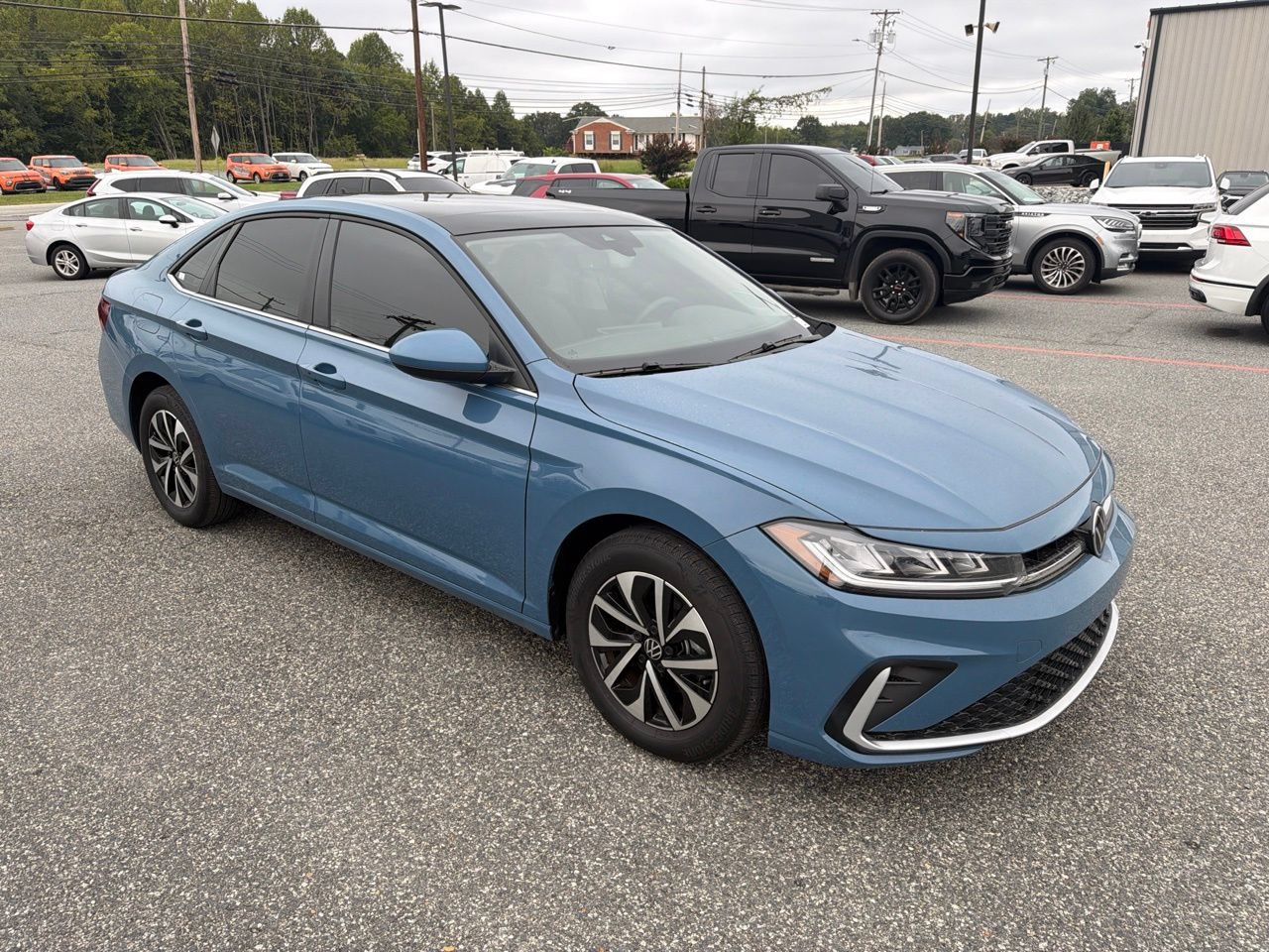 Used 2025 Volkswagen Jetta SE FWD image 10