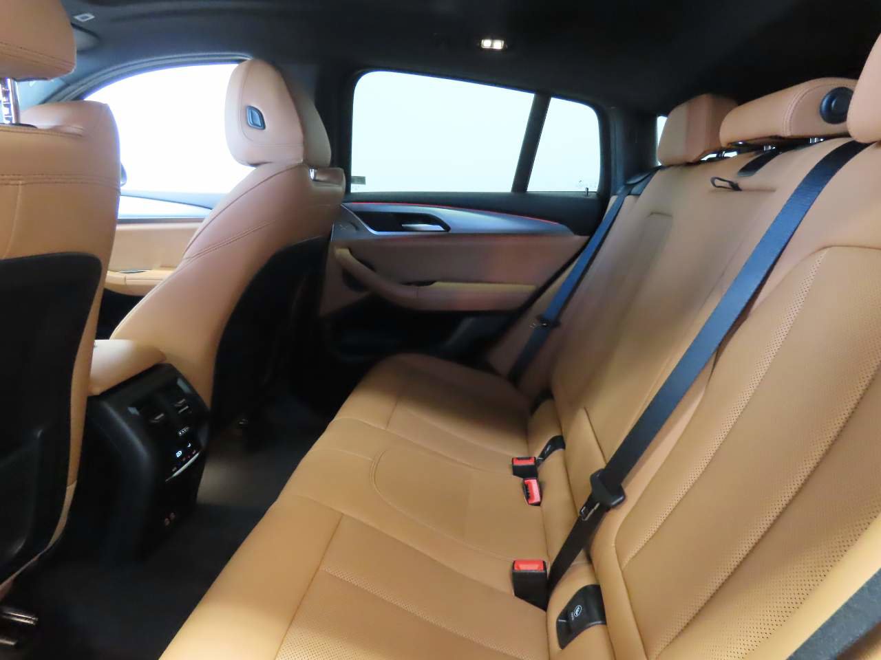 Used 2025 BMW X4 xDrive30i image 16