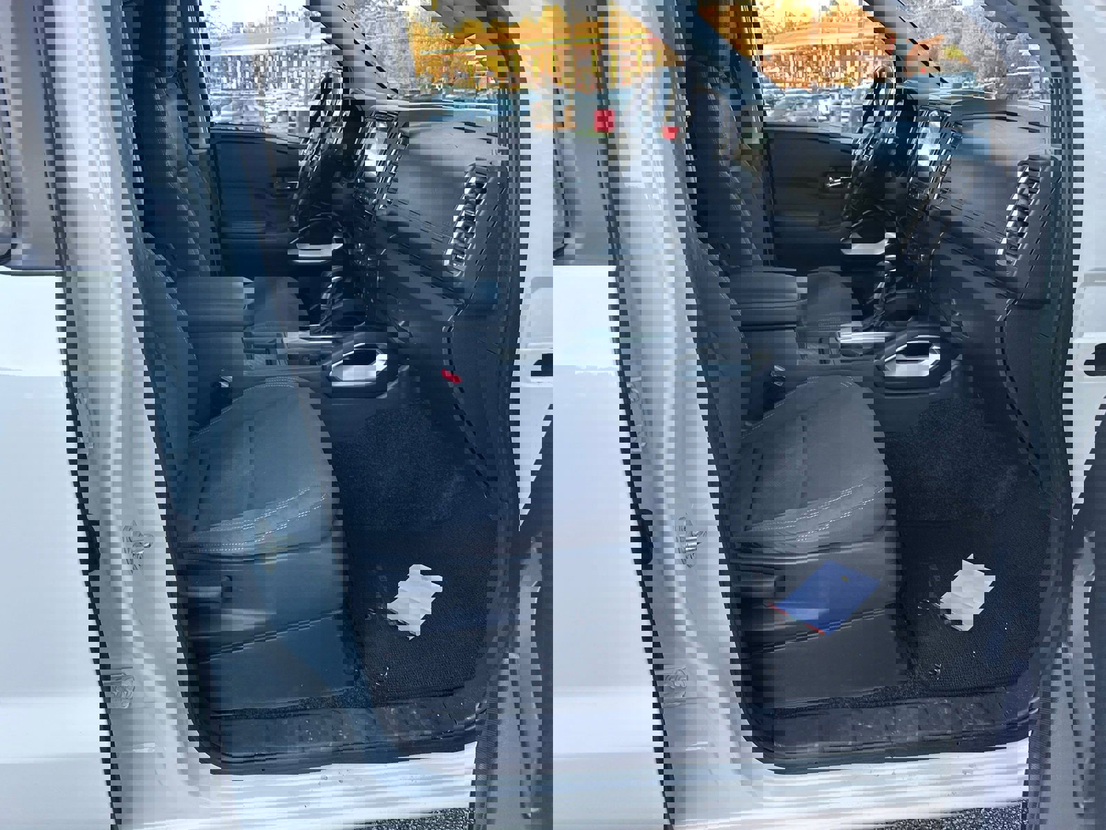 Used 2022 Nissan Frontier SV image 13