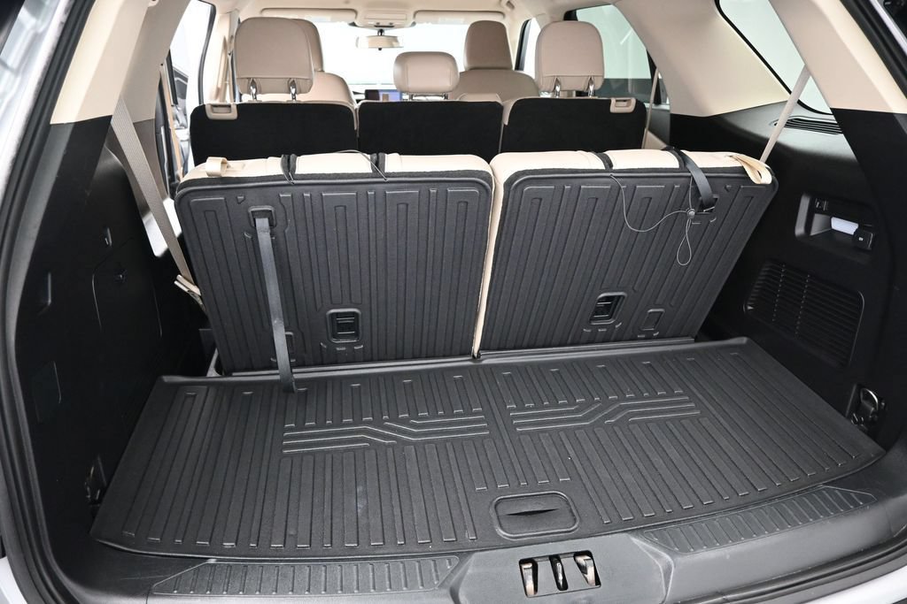 Certified 2021 Ford Explorer XLT w/ Equipment Group 202A AWD/4WD image 9