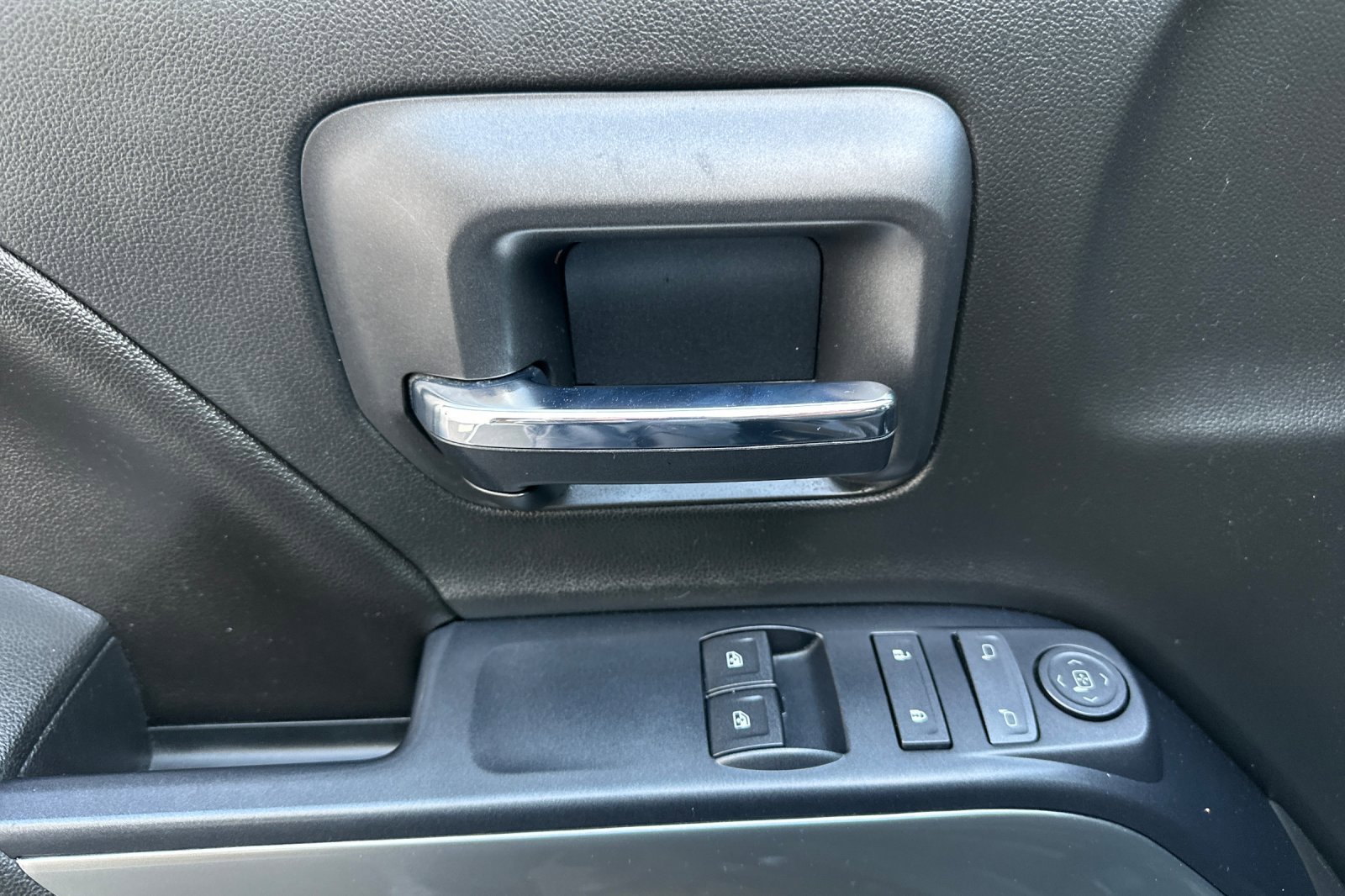 Used 2016 Chevrolet Silverado 1500 LT w/ LT Convenience Package image 11