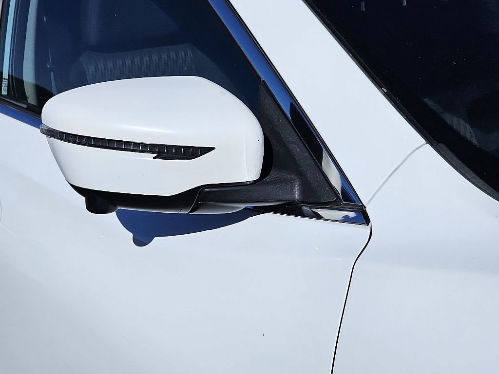 Used 2017 Nissan Rogue SV w/ SV Premium Package image 8