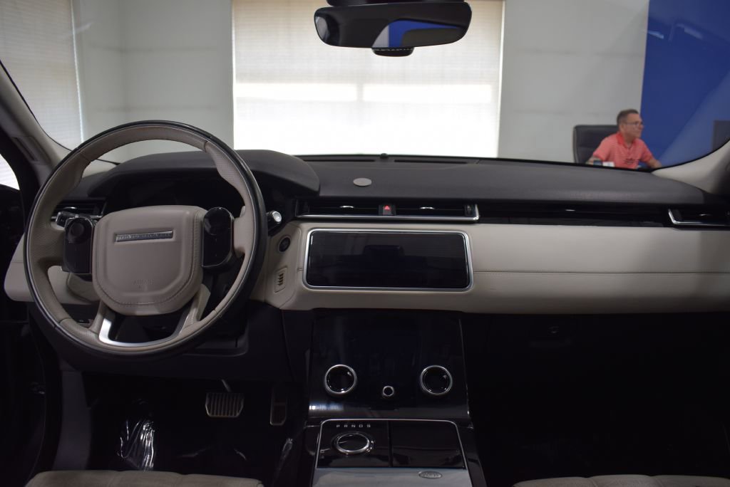 Used 2018 Land Rover Range Rover Velar R-Dynamic HSE image 12