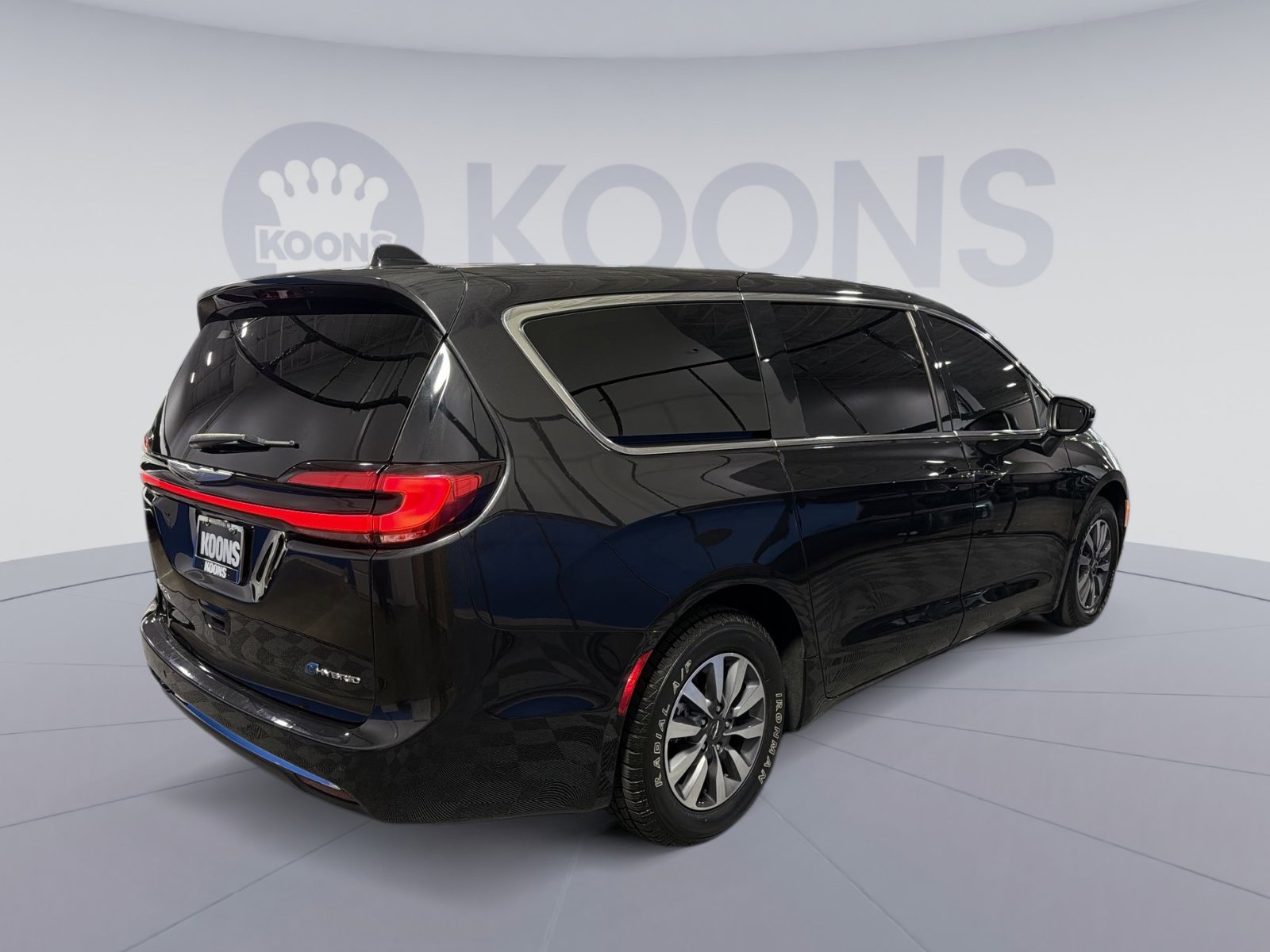 Used 2023 Chrysler Pacifica Touring-L image 7