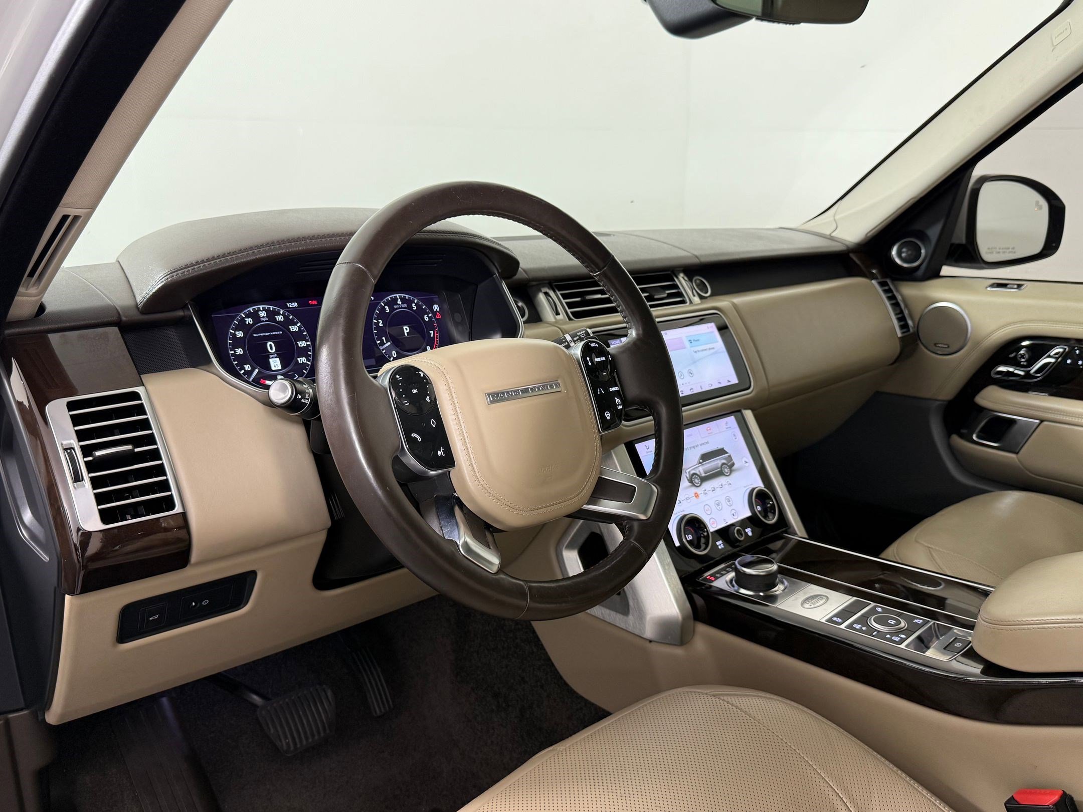 Used 2018 Land Rover Range Rover Long Wheelbase Supercharged image 4