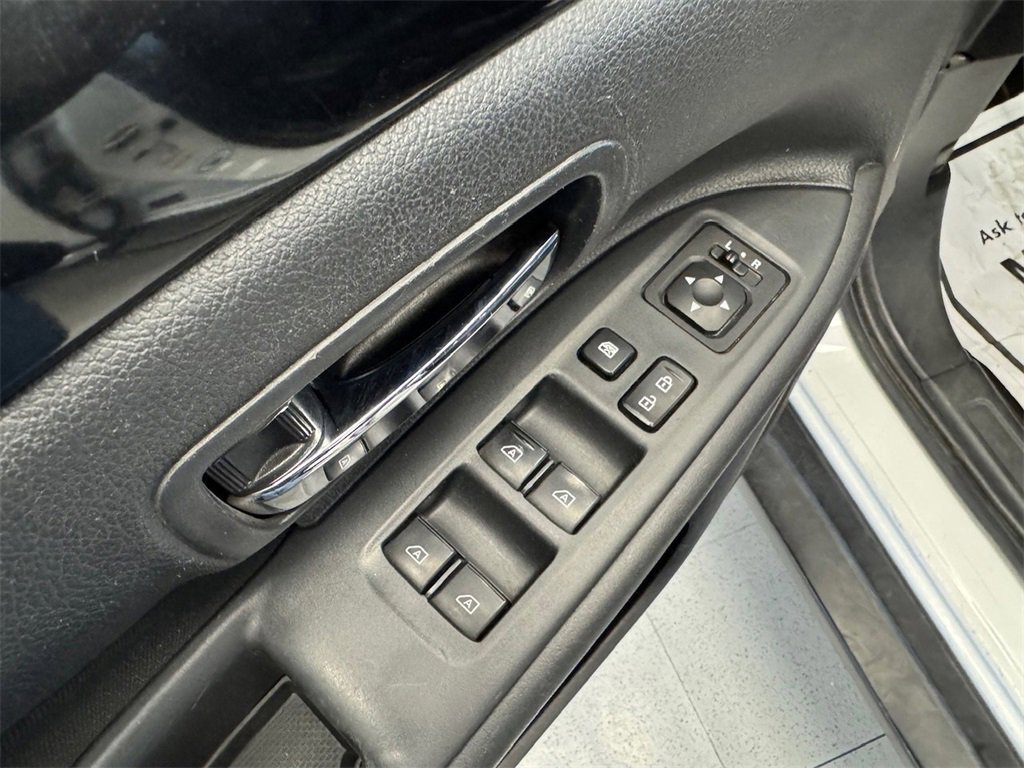 Used 2020 Mitsubishi Outlander ES image 11