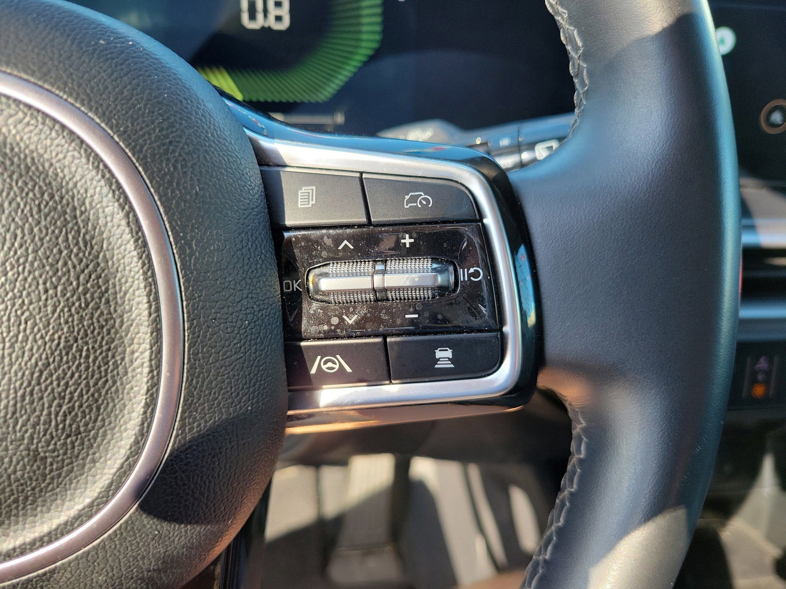 Used 2024 Kia Sorento S image 32