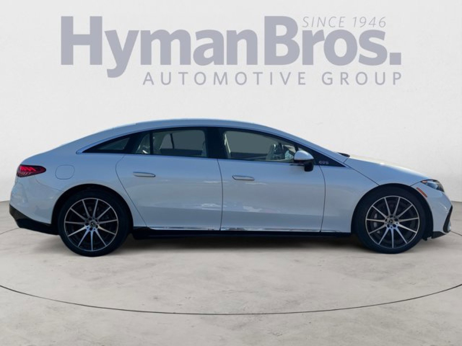 Used 2022 Mercedes-Benz EQS 580 4MATIC Sedan image 2