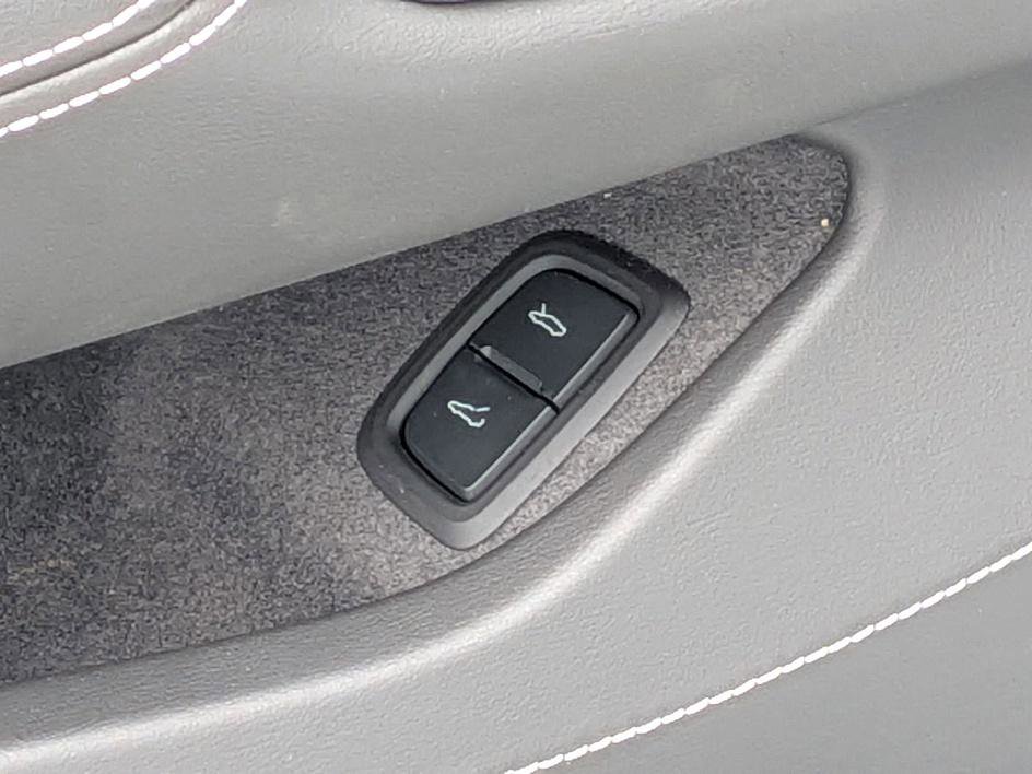 Used 2024 Chevrolet Corvette Stingray Preferred Conv w/ 2LT image 14