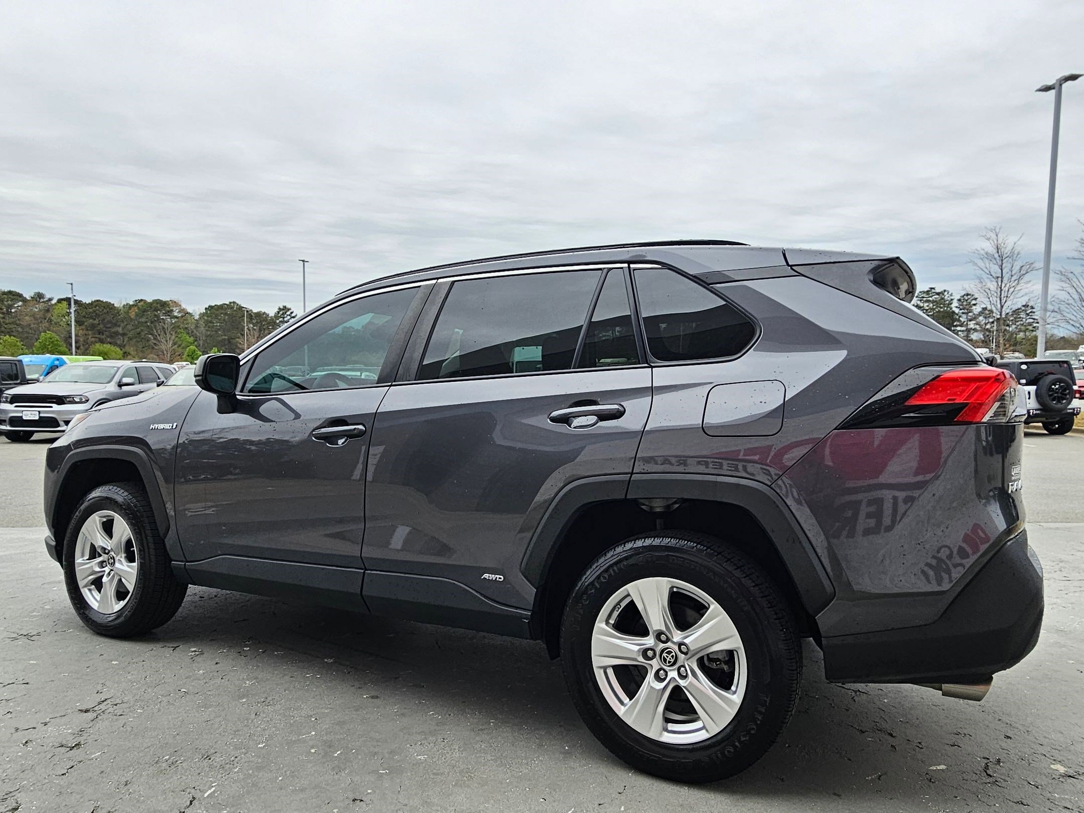 Used 2021 Toyota RAV4 LE image 5