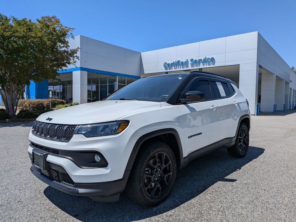 Used 2023 Jeep Compass Latitude w/ Convenience Group AWD/4WD image 4