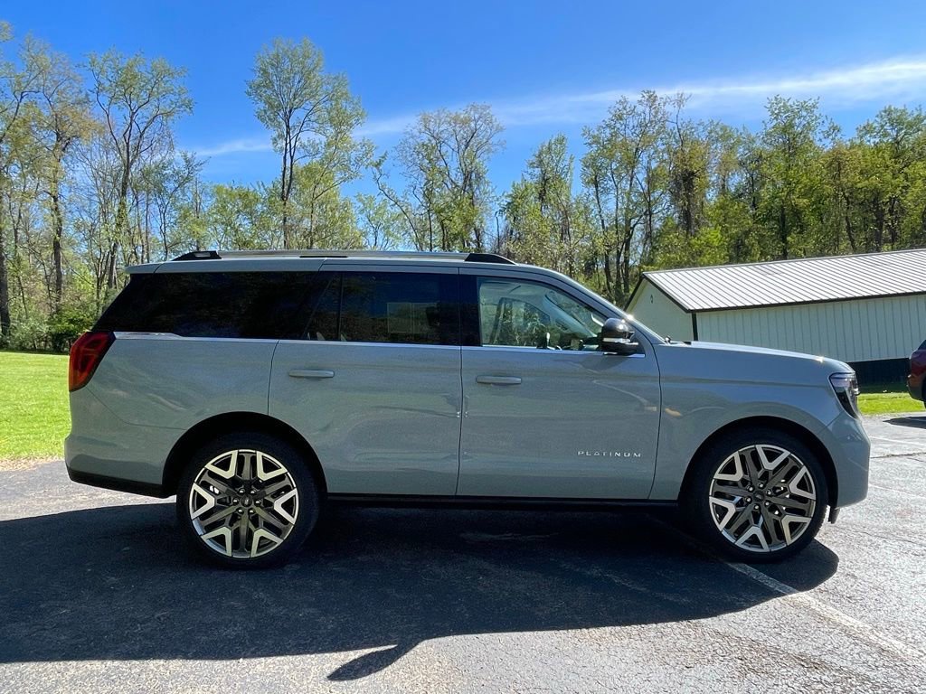 Used 2025 Ford Expedition Platinum w/ Platinum Ultimate Package AWD/4WD image 2