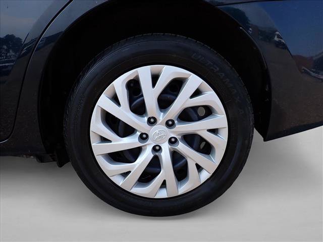 Used 2017 Toyota Corolla LE w/ Carpet Mat Package (TMS) FWD image 4